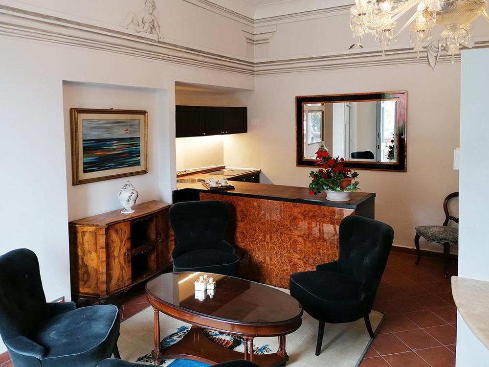 Domus Almapetra Ai Fori Imperiali Apartment Rome Bagian luar foto